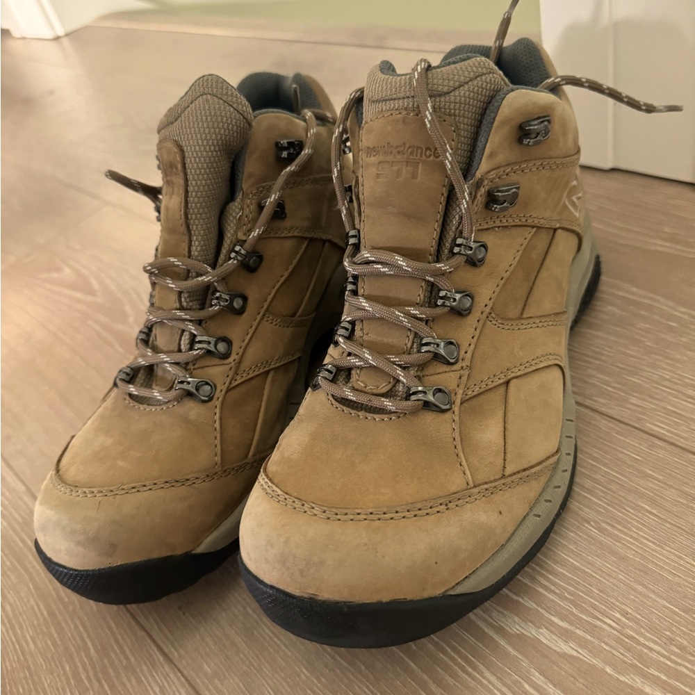 Very little use on these tan leather new balance hiking boots.
